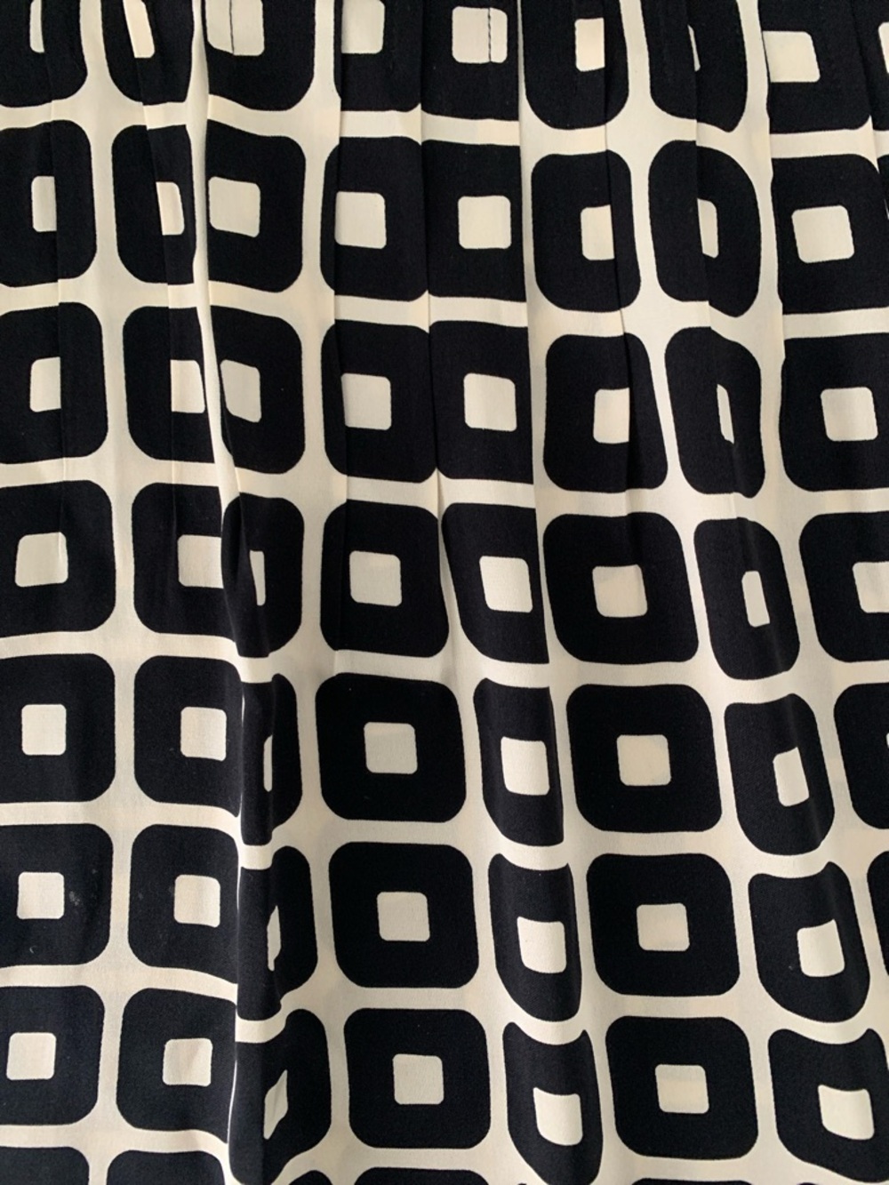 Vintage BANANA REPUBLIC Black and Cream Geometric Blouse - Picture 2 of 7
